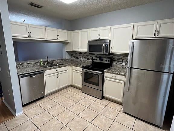 4th image of 12488 Berkeley Square Dr
