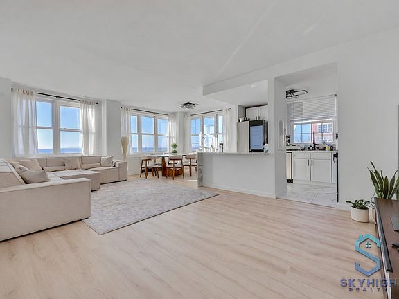 4th image of 135 Oceana Dr E APT 2F