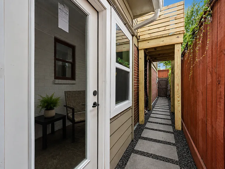 Private Entry & Walkway
