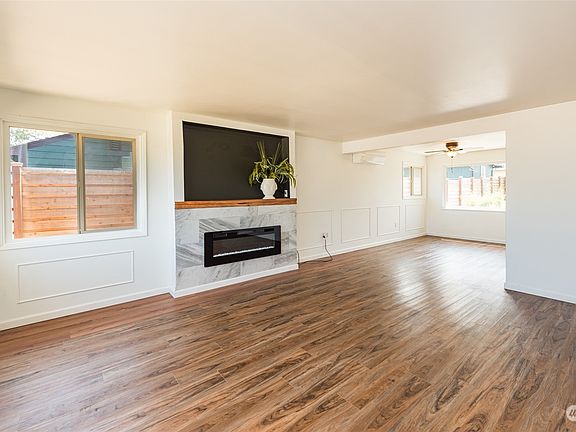 5th image of 210 E Orcas Street