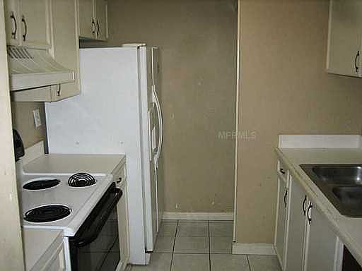 3rd image of 804 Sky Lake Cir APT D