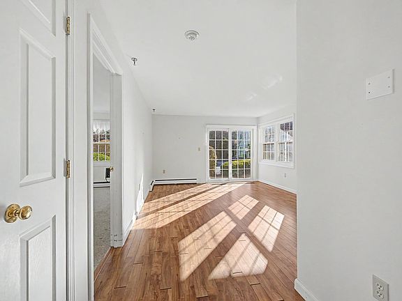 3rd image of 332 Parkside Road #3