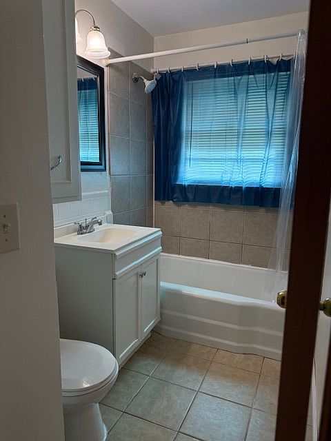 2nd image of 124 Springdale St