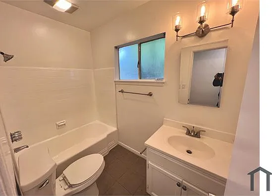 439 S Berendo St #202 — Photo 5