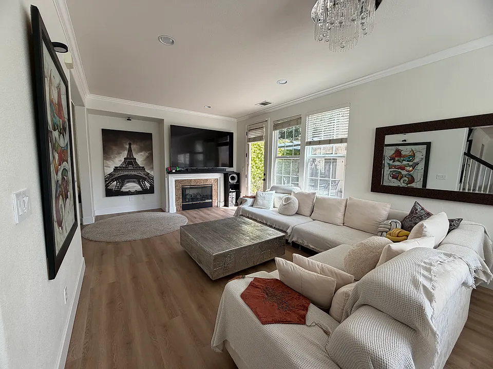4017 Chanterelle Pl