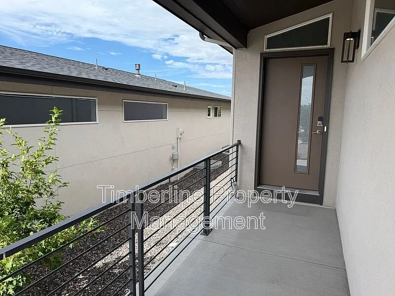 4 bed, 3.0 bath, 3489 sqft, $3,800 — Photo 3
