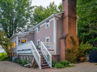 3933 Smith Kramer St NE, Hartville, OH 44632