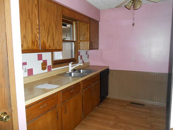 2nd image of 596 Oakwood Dr #2