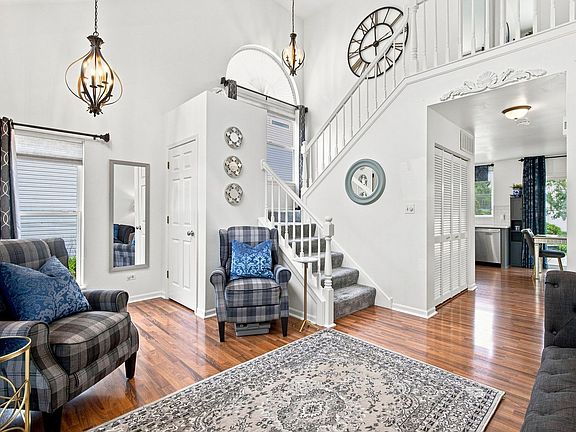 3rd image of 736 Wildflower Cir