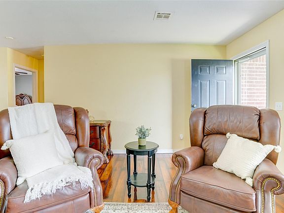 5th image of 1204 Crystal Ln