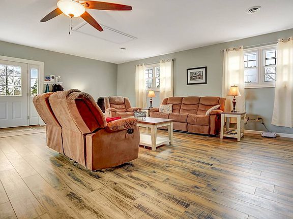 3rd image of 172 Pennywood Ave