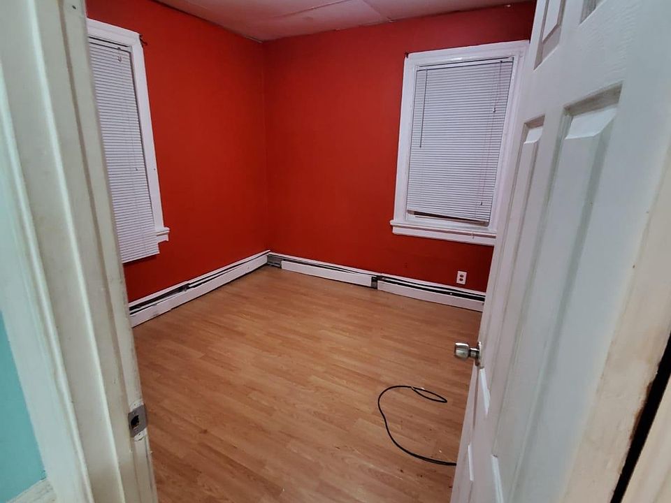2nd image of 32 Amsterdam St #1