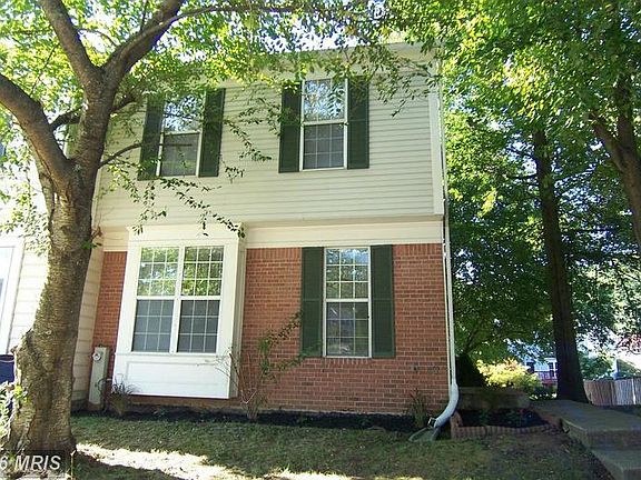 2nd image of 1814 Oxford Sq