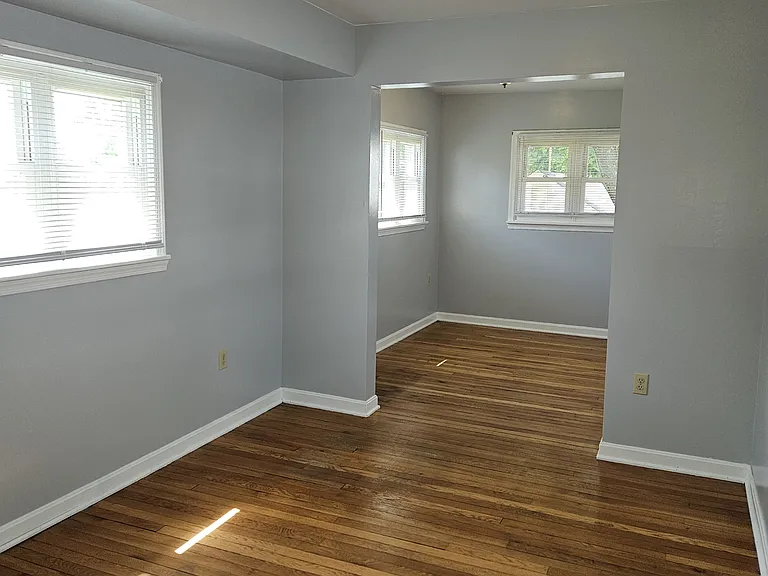 208 E Main St — Photo 22