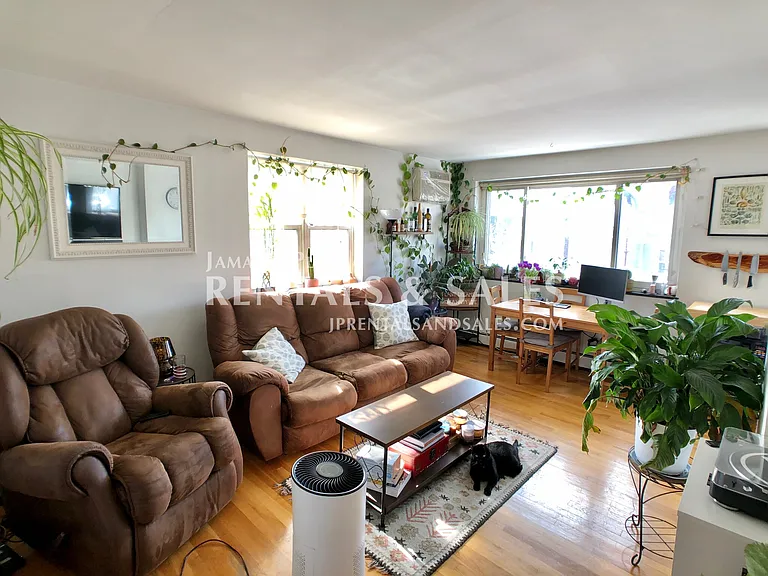 594 Centre St #5 — Photo 5