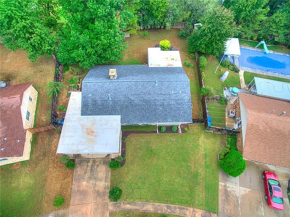 5th image of 2329 Louise Ln