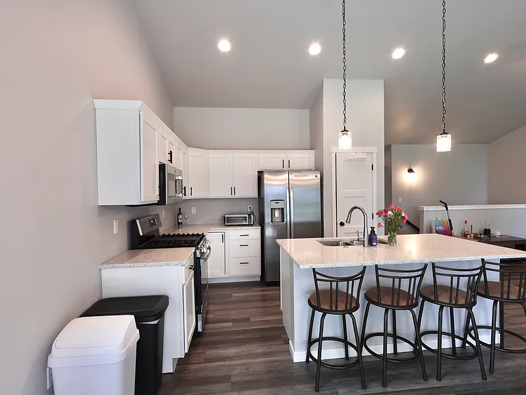 768 Aiden St #1 — Photo 4