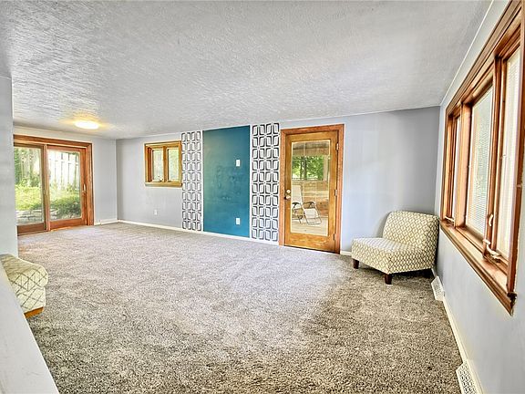 3rd image of 3559 Strathmoor Dr
