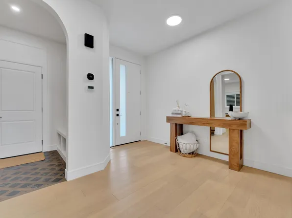8922 Mayday Way, Edmonton, AB T6X 3E6