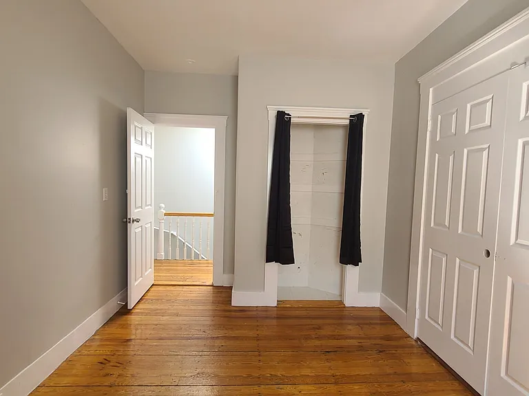 347 W 4th St #3 — Photo 20