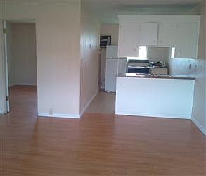 5th image of 415 Burbank Ave
