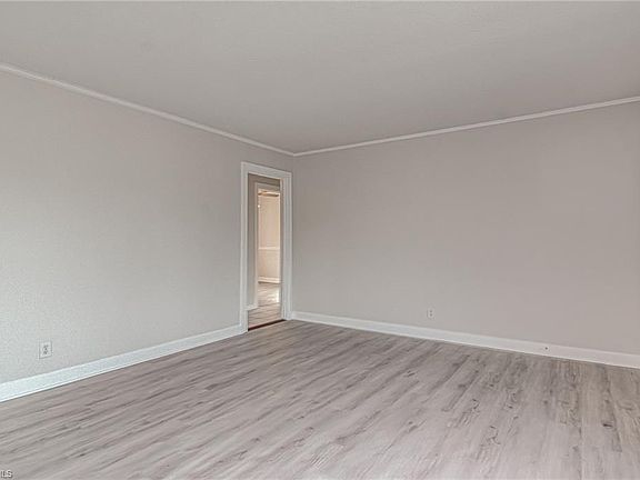 3rd image of 1312 Elmer St