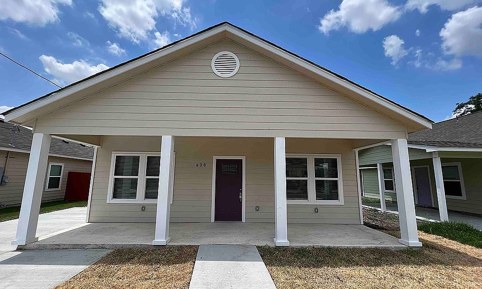 Front porch and entrance