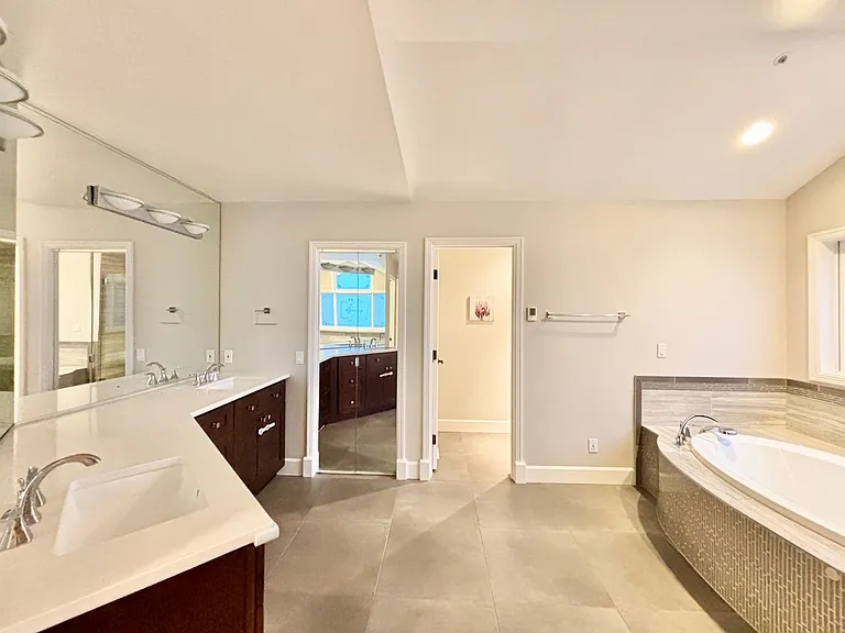 13211 NE 10th Pl — Photo 20