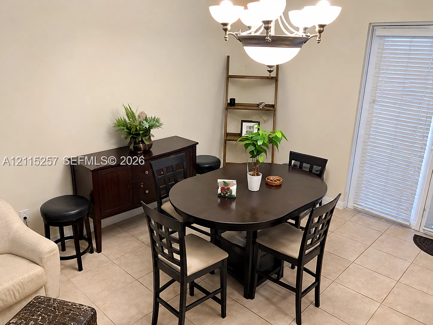 4 bed, 2312 sqft, $3,200 — Photo 2