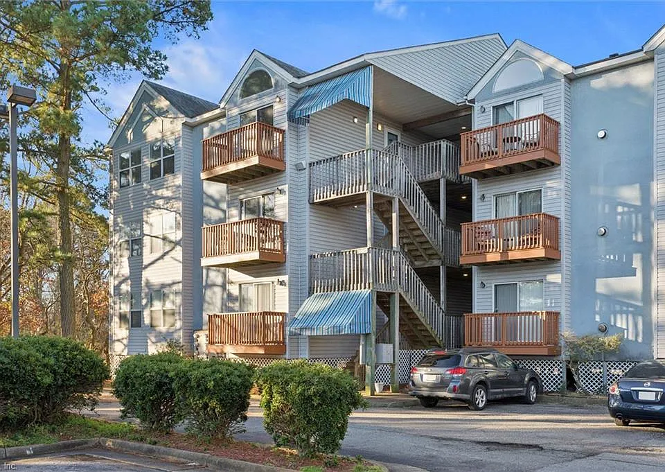 1563 N King St #105