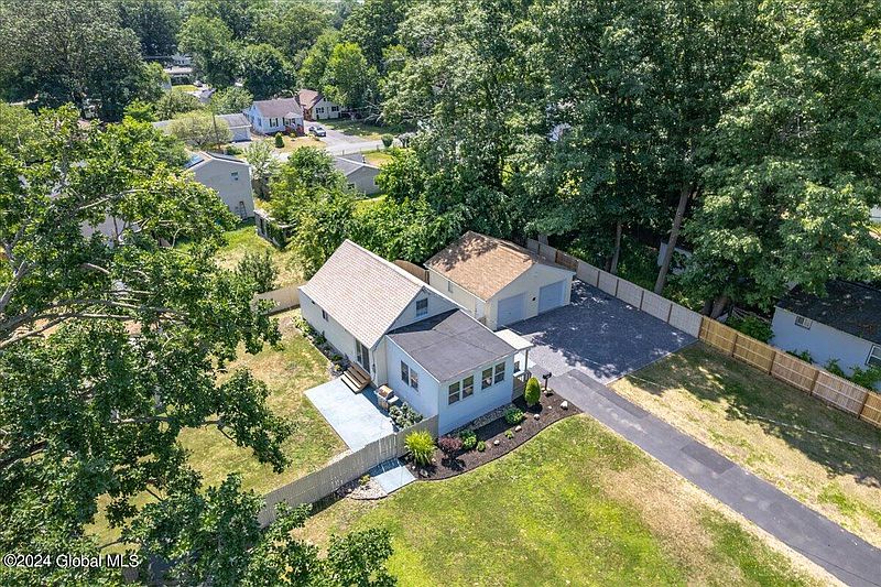 2nd image of 406 Chiswell Road