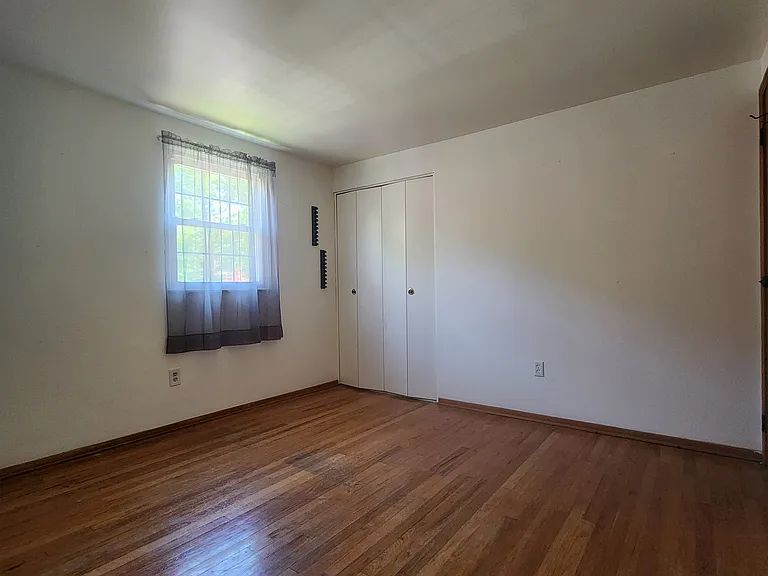 139 Whitestown Vlg #B — Photo 14