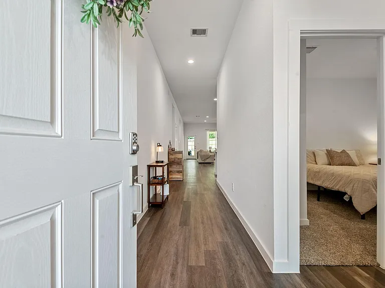 560 Newcomb Hollow Dr — Photo 5