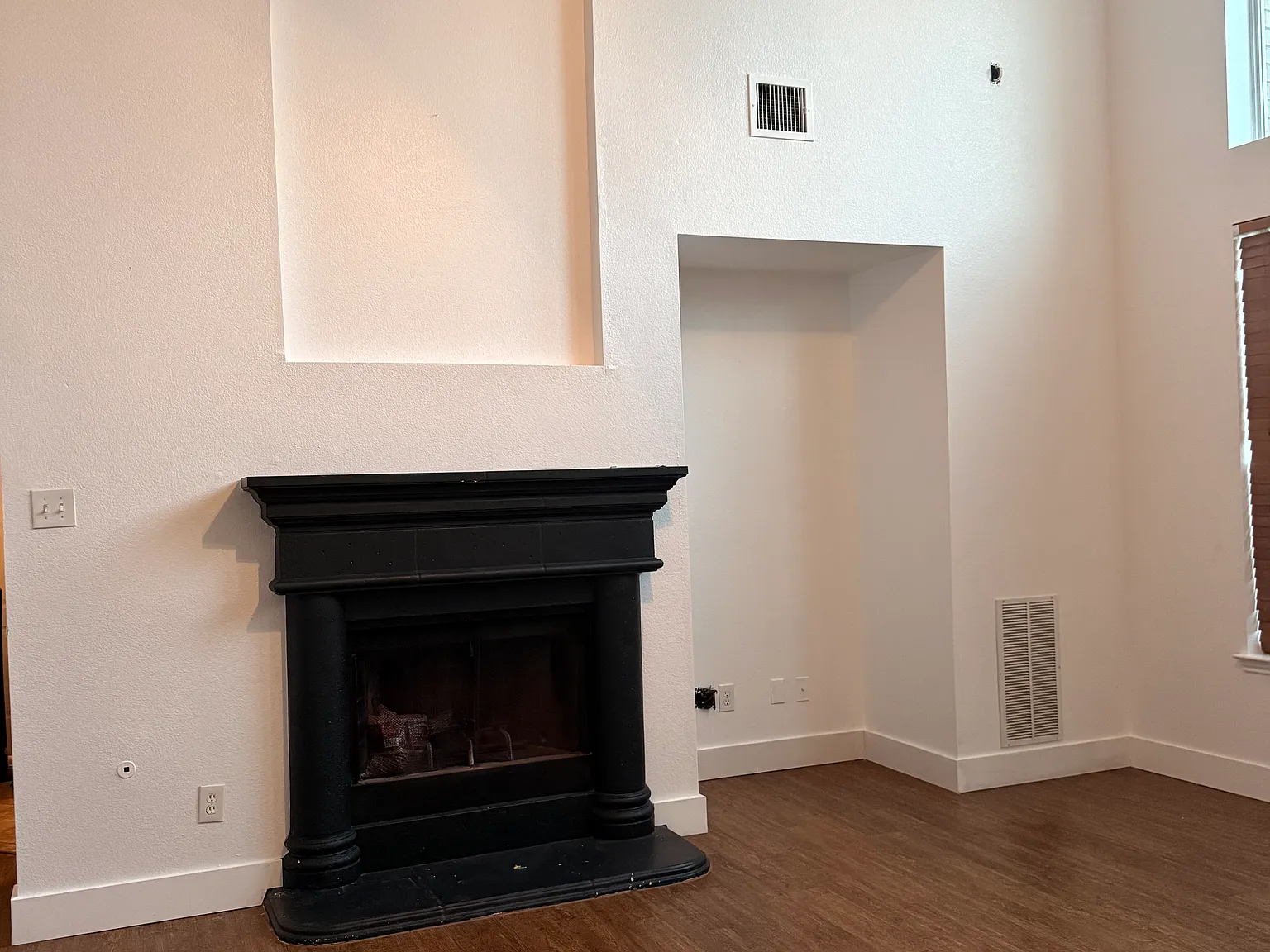 6 bed, 2.5 bath, 3060 sqft, $3,600 — Photo 3