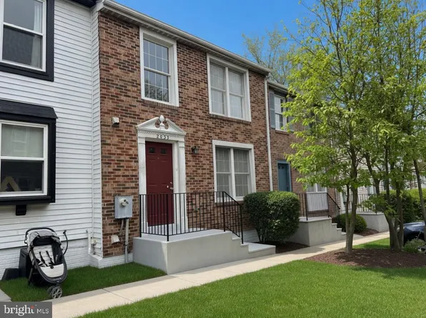 2033 N Glebe Rd, Arlington, VA 22207