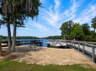 1176 Lesesne Dr, Manning, SC 29102