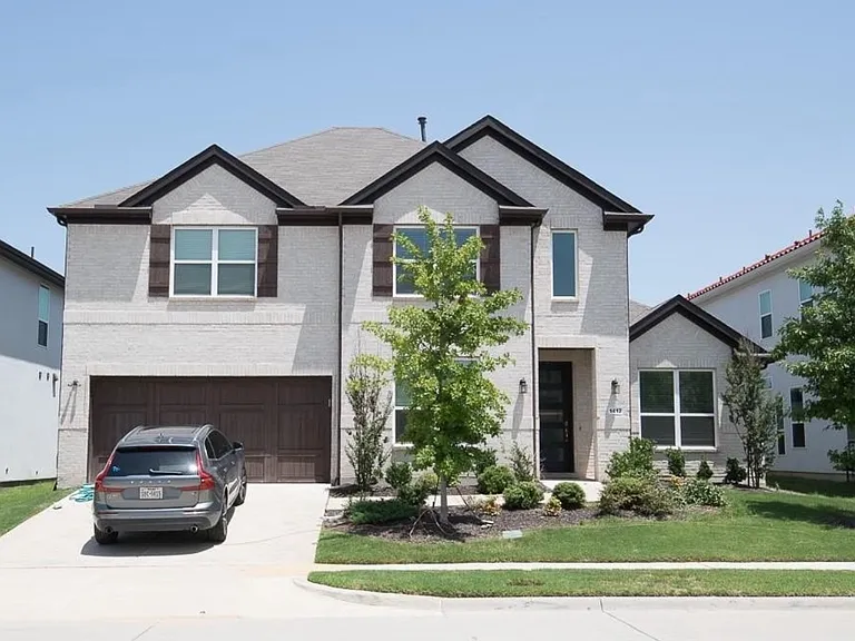 1412 Anna Marie Ln — Photo 1