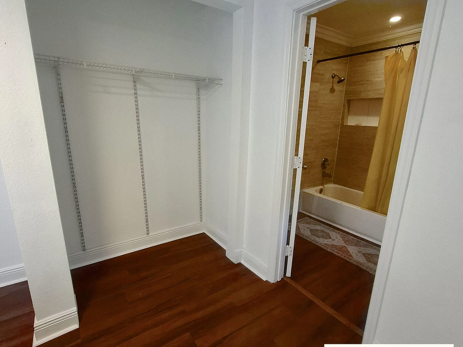 2 bed, 1.0 bath, 1085 sqft, $1,317 — Photo 2