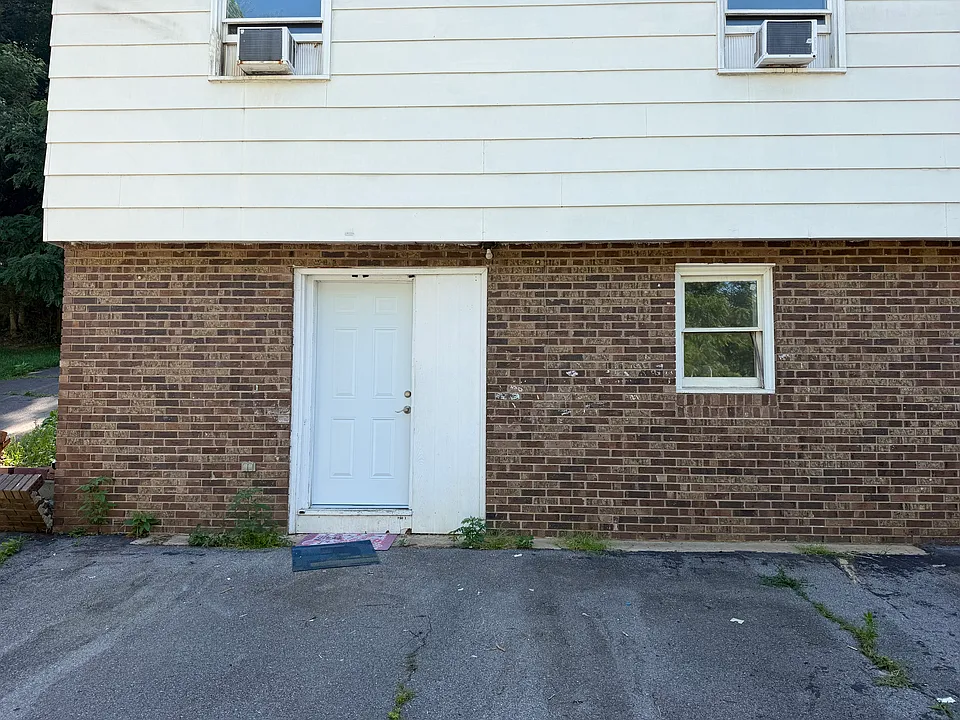 220 Tipton St #1