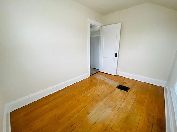 3rd image of 215-217 S Monroe Ave