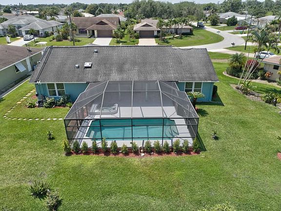 2nd image of 1125 SE McFarlane Ave