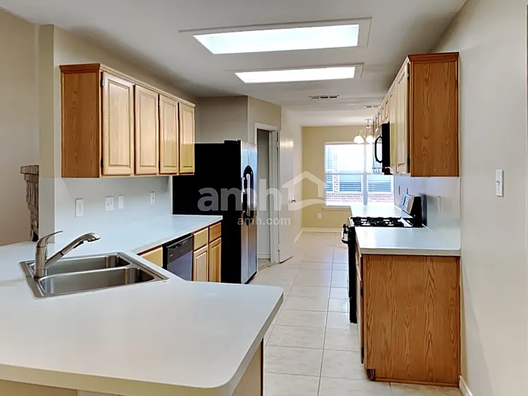 737 Oak Dale Ave — Photo 3