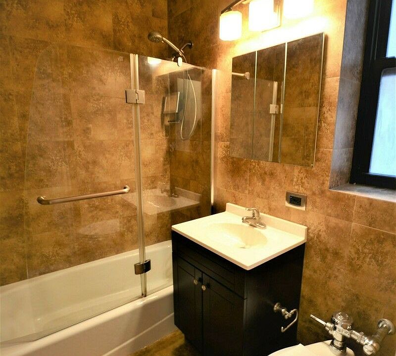 1st image of 222 E 35th St APT 3B