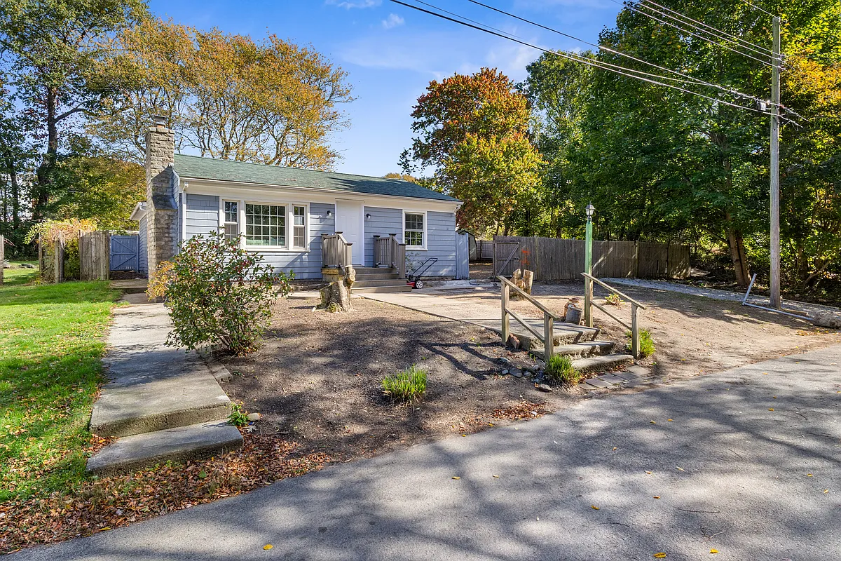 Building Photo - 400 Schooner Ave