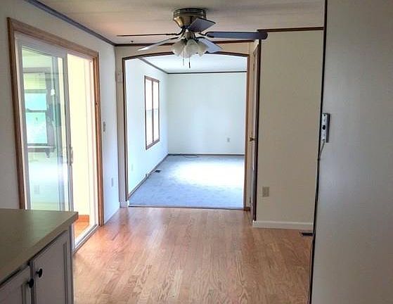 5th image of 8 Green Holly Dr