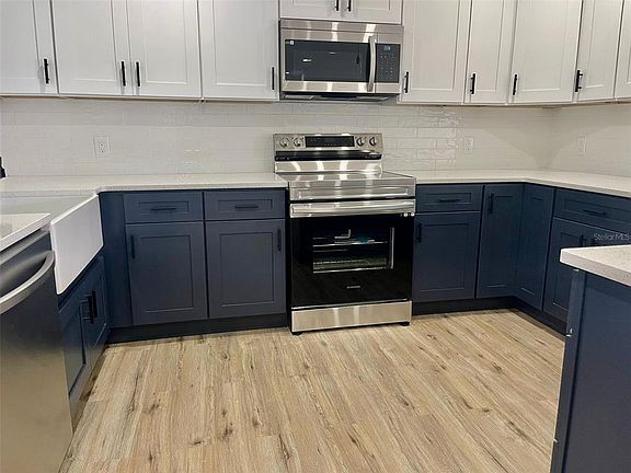 3rd image of 13556 ROMFORD AVENUE
