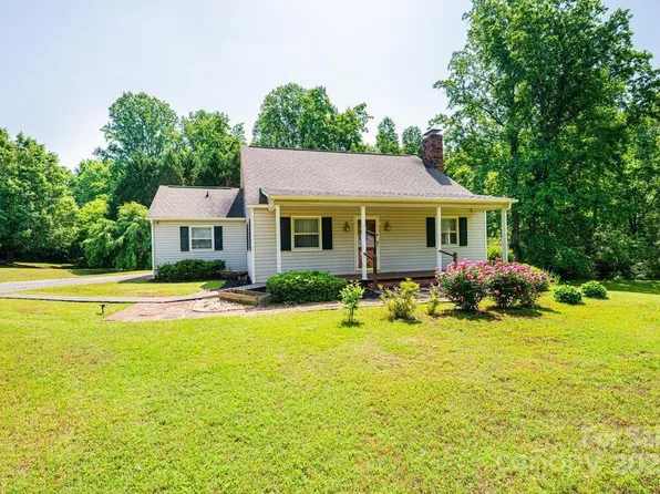 1276 Beechwood Dr, Newton, NC 28658