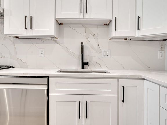 4th image of 136 35th St #2