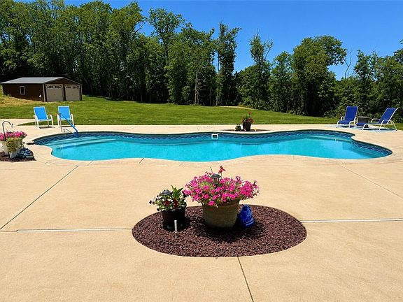 3rd image of 31 Sutton Ln