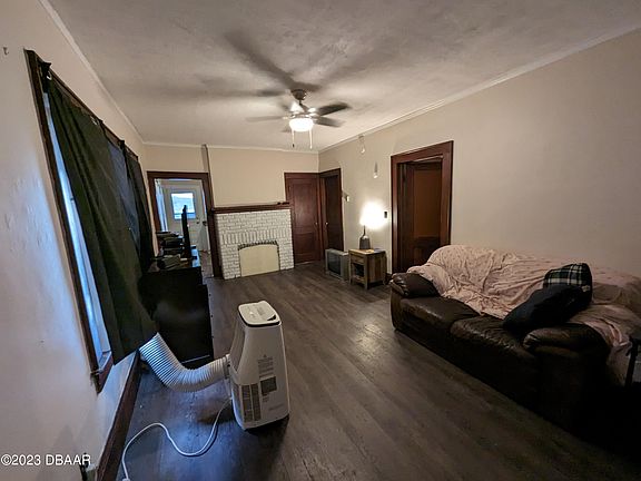 4th image of 211 Loomis Ave